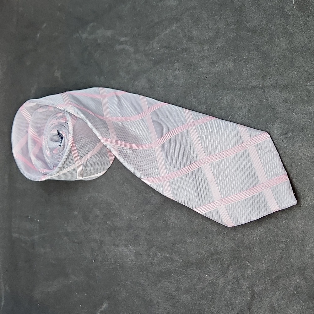 Ryan Seacrest gray and pink polyester tie